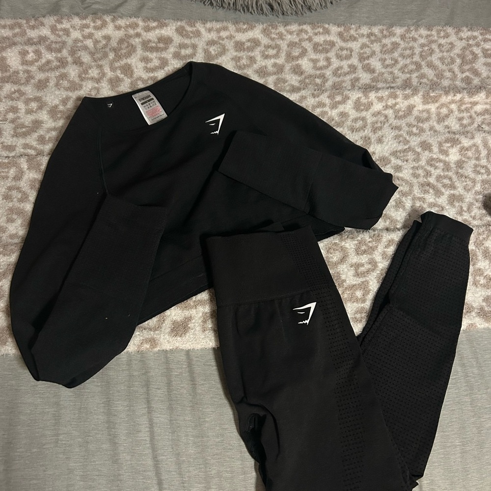 Gymshark Black Cropped shirt and Leggings Set